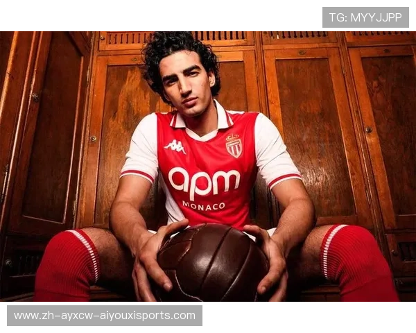 法甲俱乐部主客场球衣设计与配色方案展示